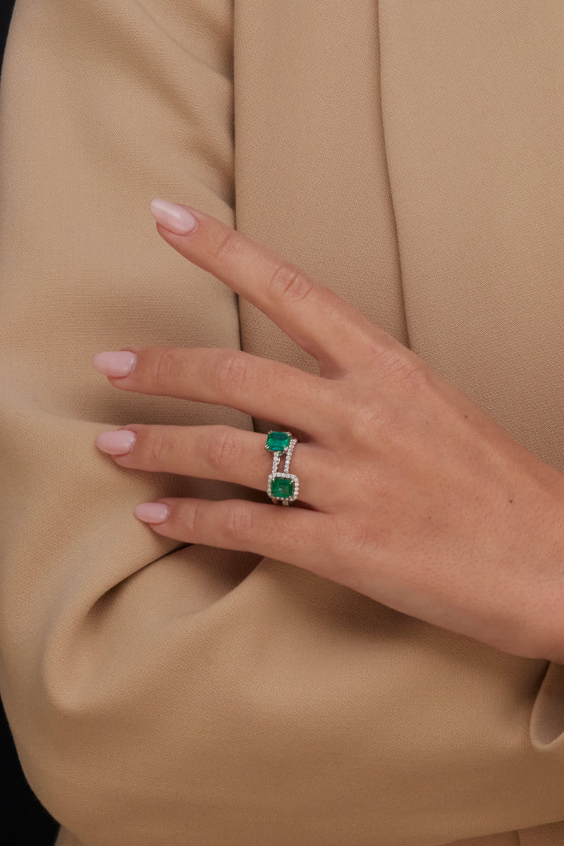 טבעת אמרלד מרובעת עם היילו יהלומים - 1.19 קראט