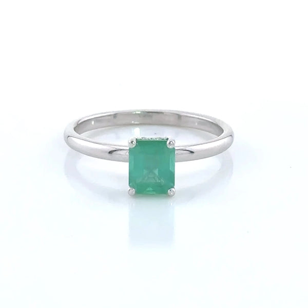 טבעת אמרלד 0.78 קרט זהב לבן 14K עם הילה נסתרת - טוטאל  0.87 קרט